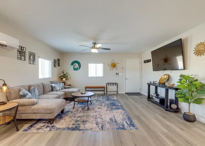 Stylish W/ Mtn Views & Grill!