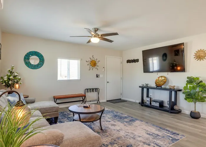 Stylish W/ Mtn Views & Grill! *